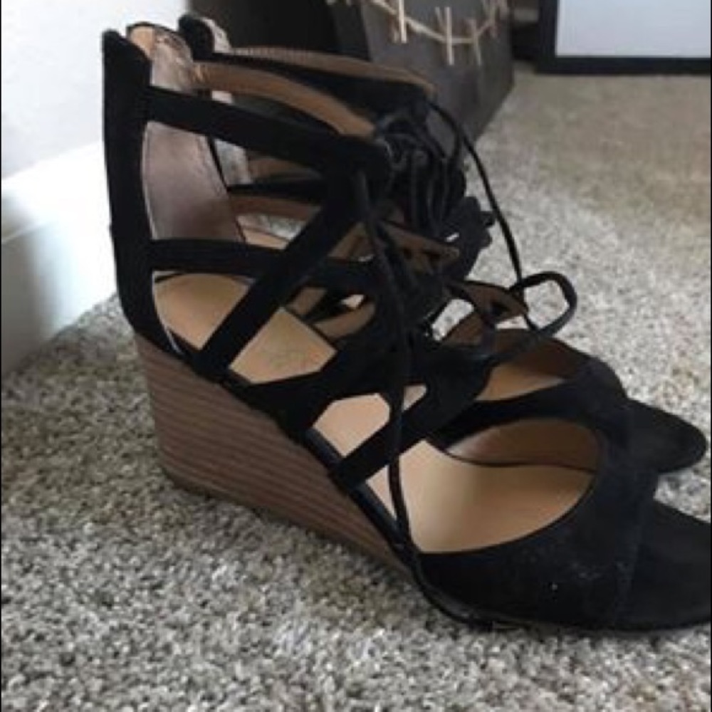 Black lace wedges